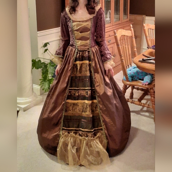 Victorian Gown Adult Costume by Spirit Halloween - Picture 5 of 7
